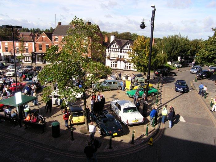 View of the vehicles on The square Atherstone: Sep 2004