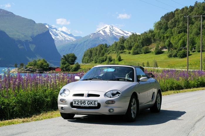 MGF on a Norwegian Road